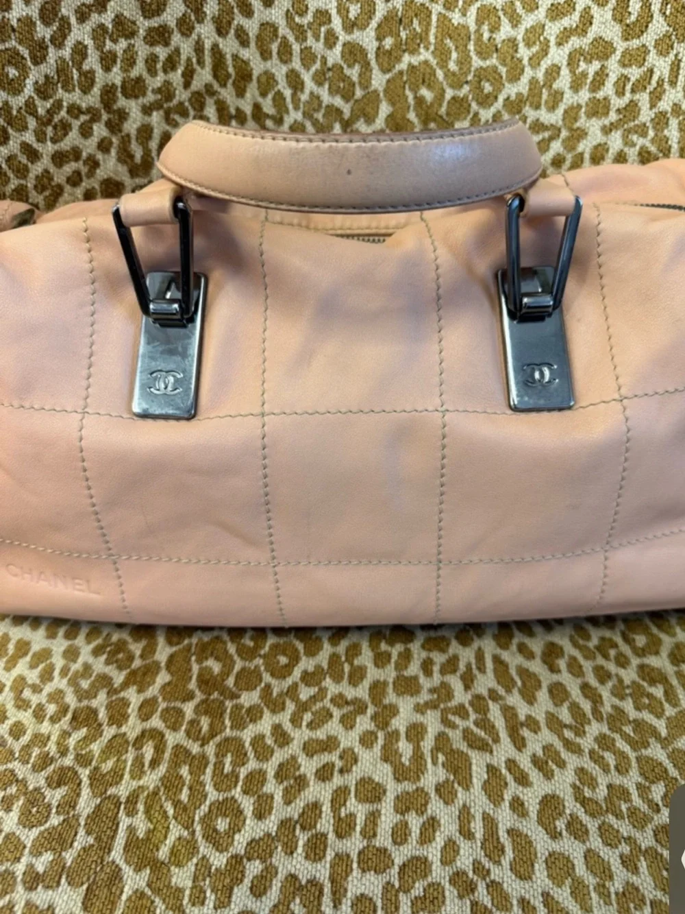 CHANEL elegant shoulder